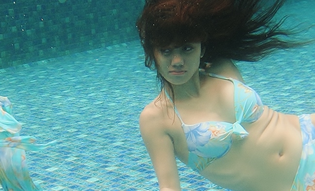 Female model photo shoot of Melan kwok in under water