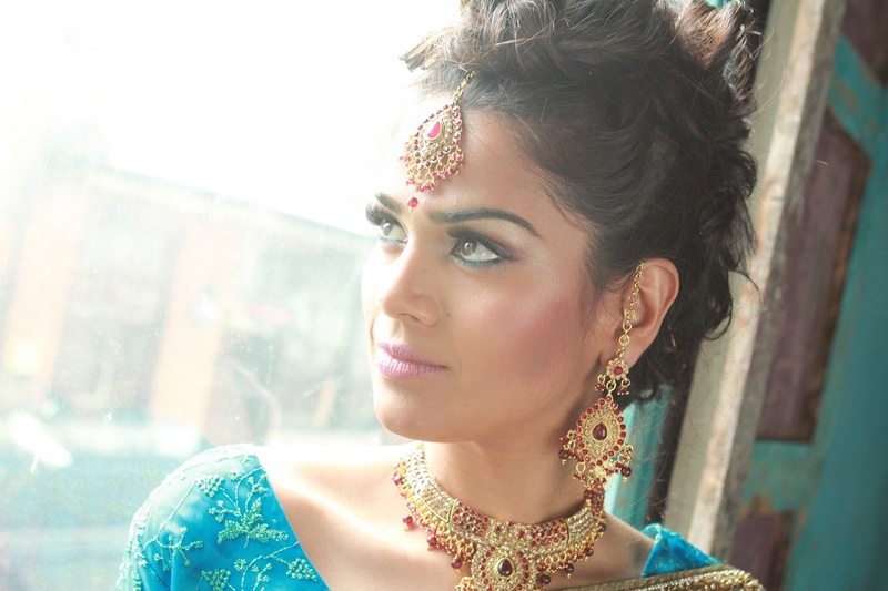 Female model photo shoot of divya n