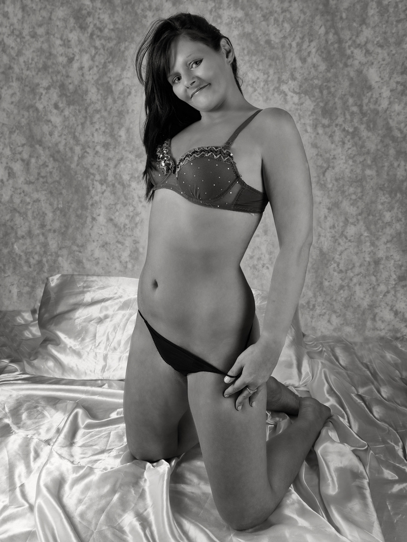 Female model photo shoot of lexi louise