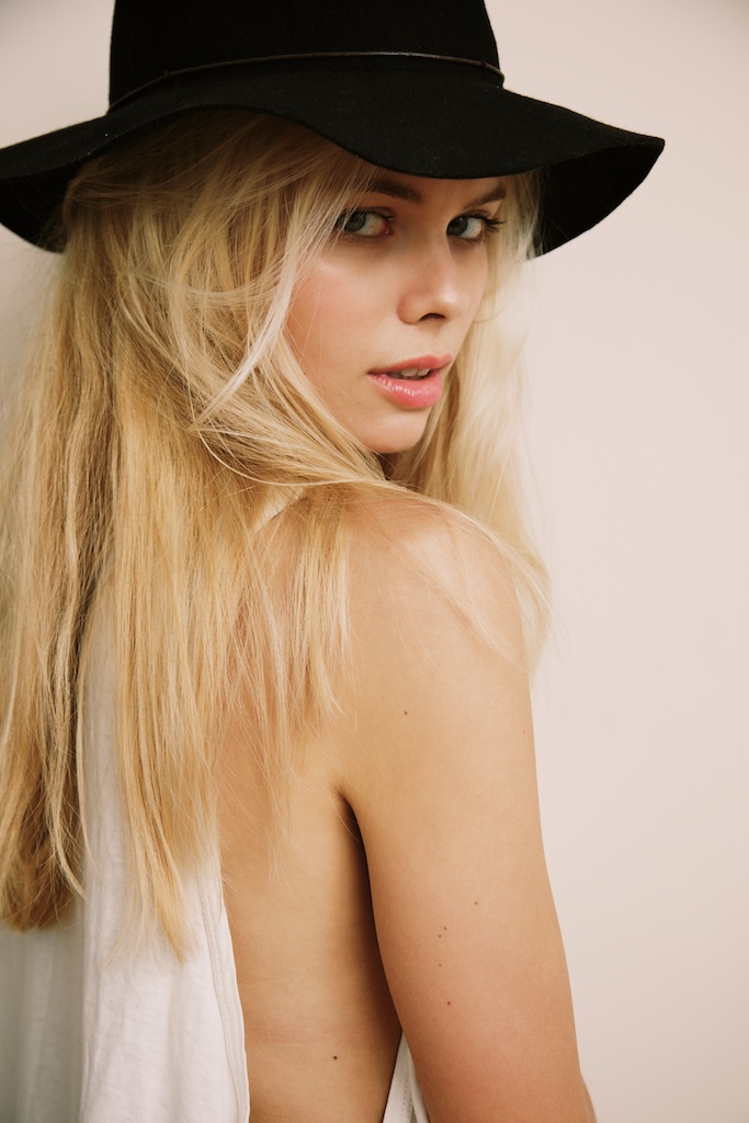 Female model photo shoot of Laura Whelan