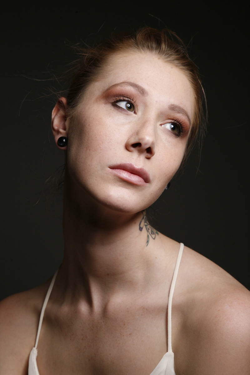 Female model photo shoot of Julie Justine 