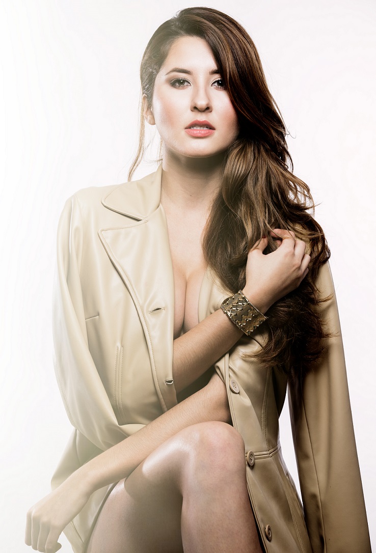 Female model photo shoot of Stephany Carmona