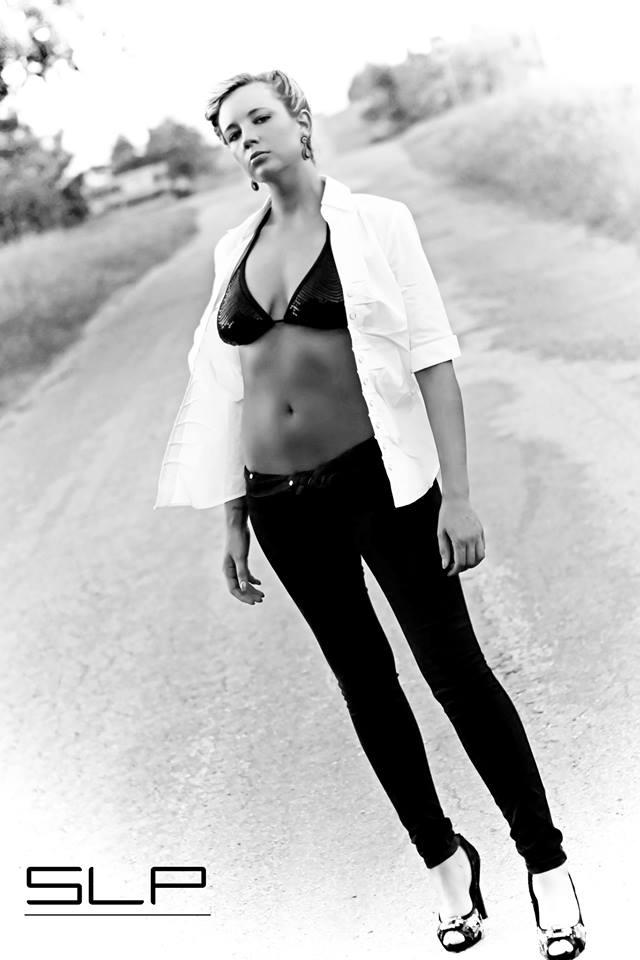 Female model photo shoot of Sara Lynn Davis in Oklahoma City, Oklahoma