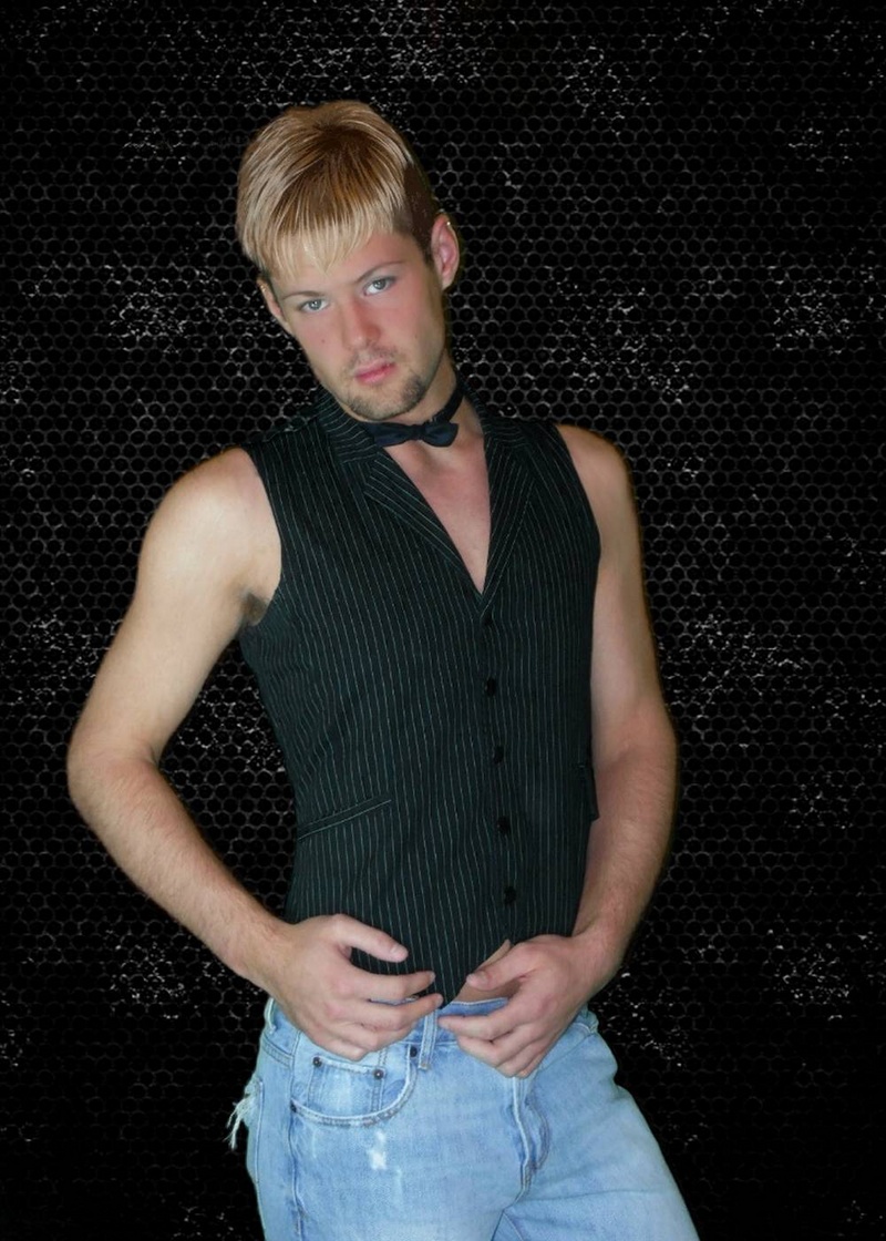 Male model photo shoot of BrandoRay