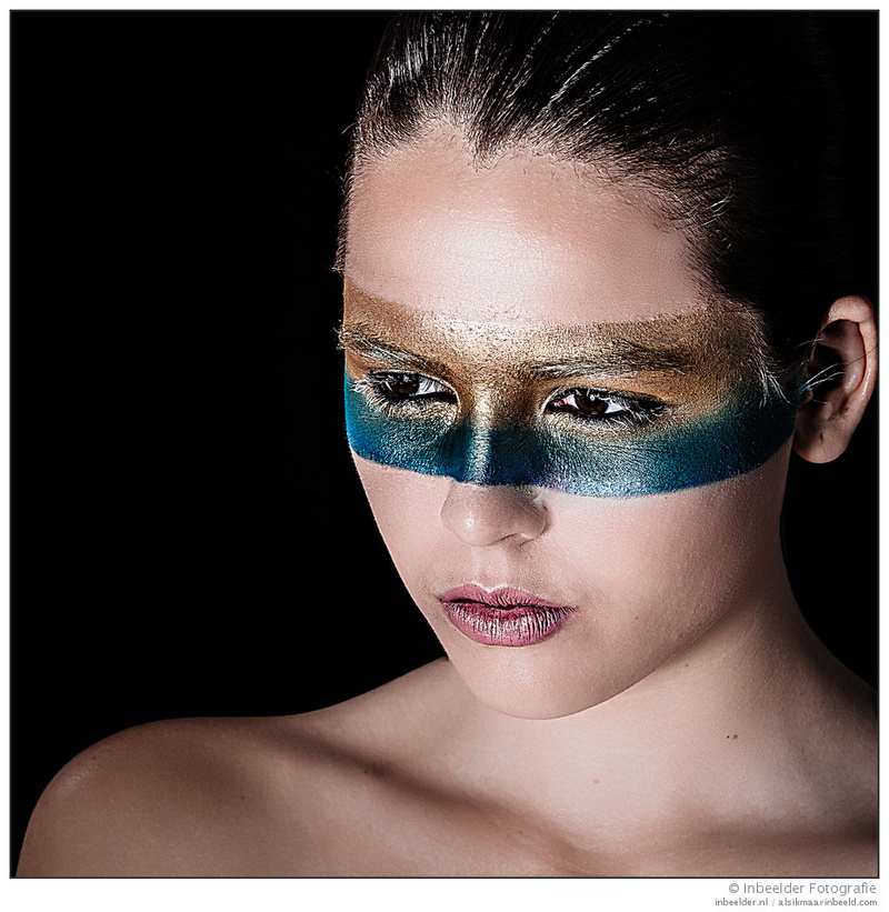 Male and Female model photo shoot of inbeelder and Laura van Eer in Nijmegen, makeup by makeup-kimterstege