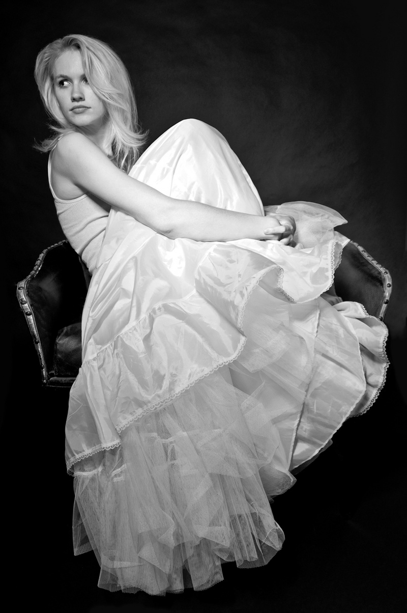 Female model photo shoot of Skyler Thomas