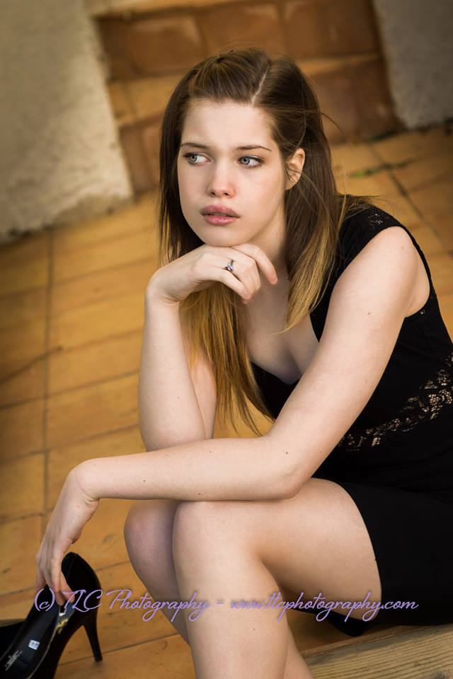 Female model photo shoot of Haylee-Giggles