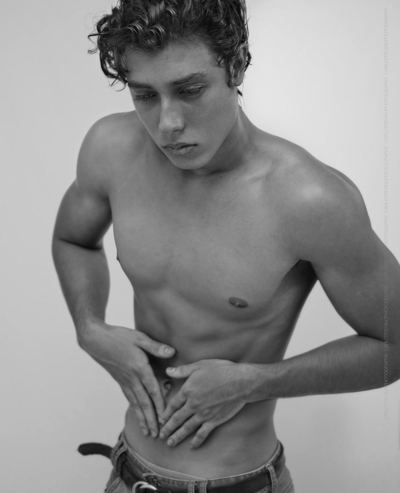 Male model photo shoot of Brandon Andrew 