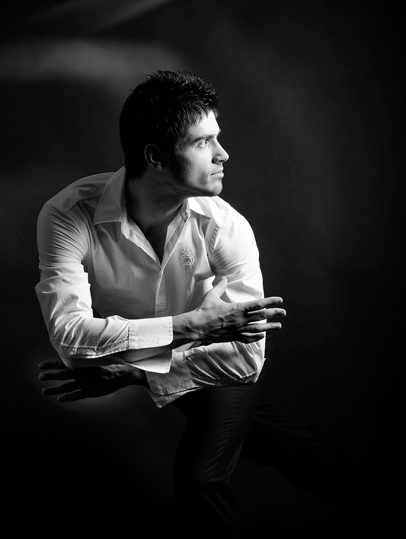 Male model photo shoot of Robert Comanescu