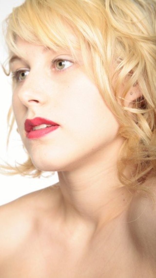 Female model photo shoot of Laura McDermott