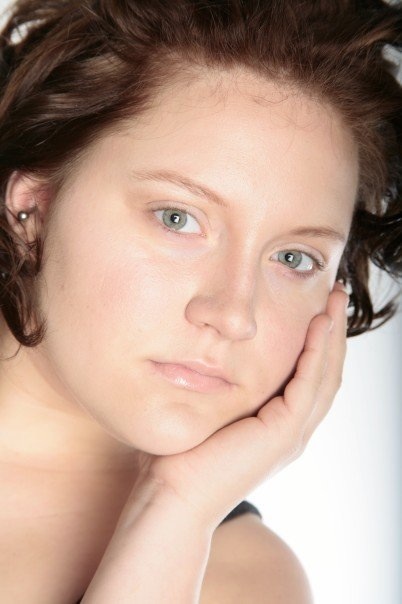 Female model photo shoot of Laura McDermott