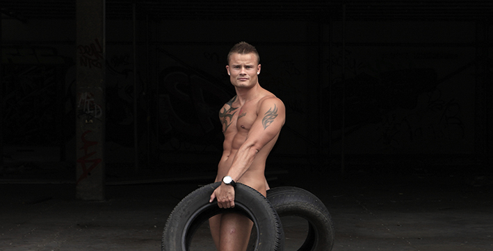 Male model photo shoot of Henning Persson in 400