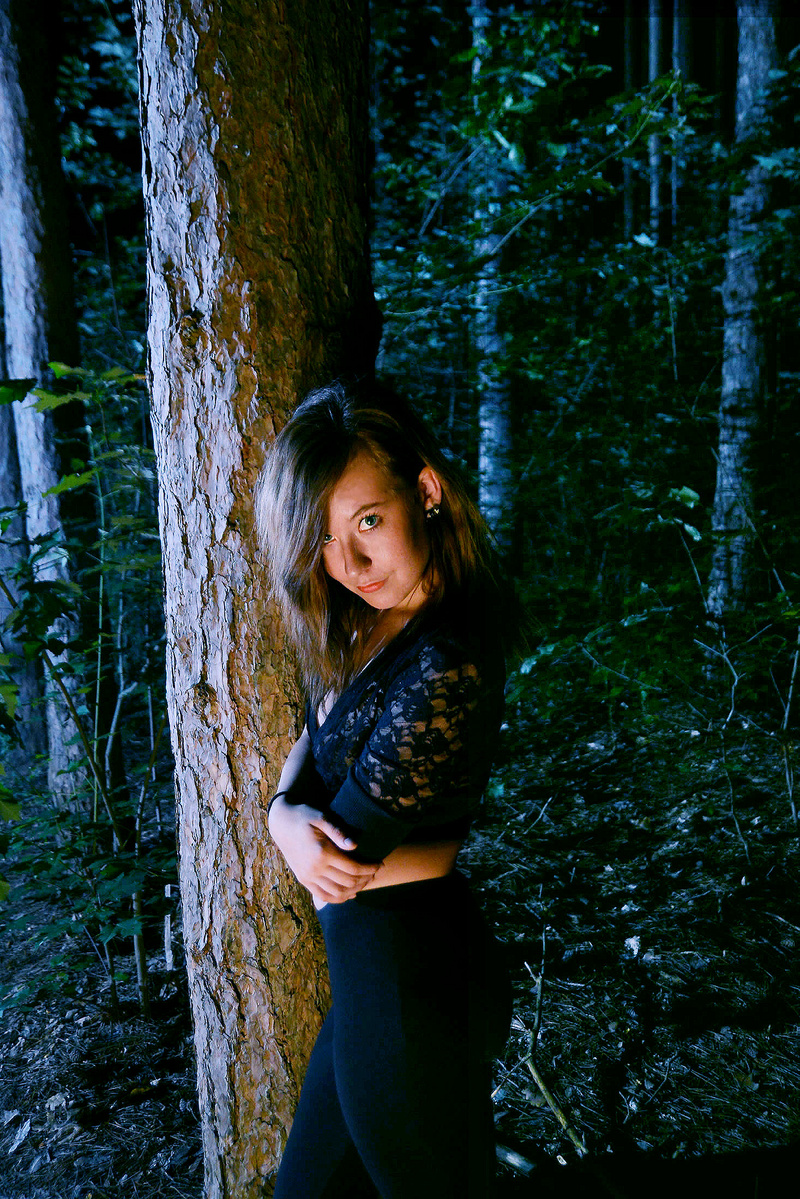 Female model photo shoot of ashleyapple