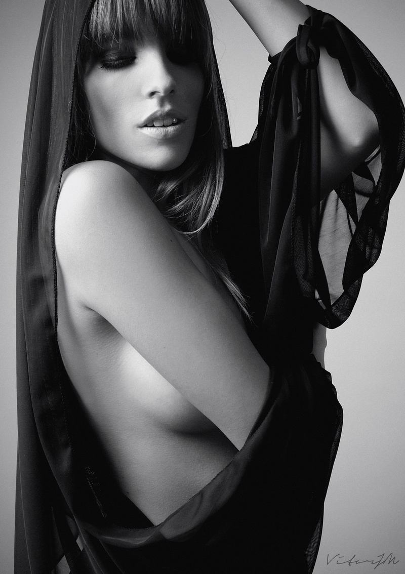 Female model photo shoot of Tara Barchalk