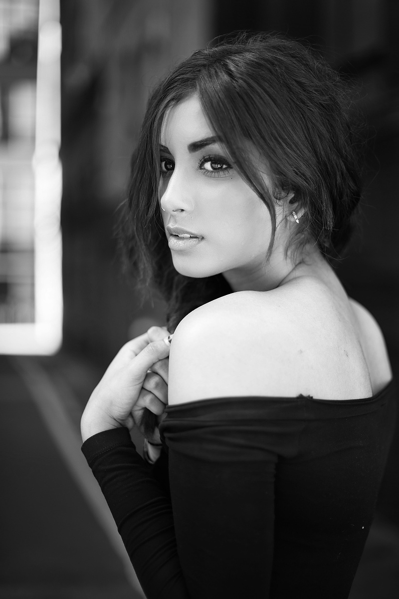 Female model photo shoot of Maryam Ullah 