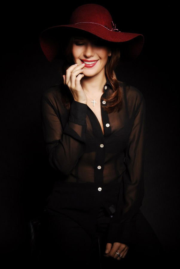 Female model photo shoot of Maria Nakhmanovich