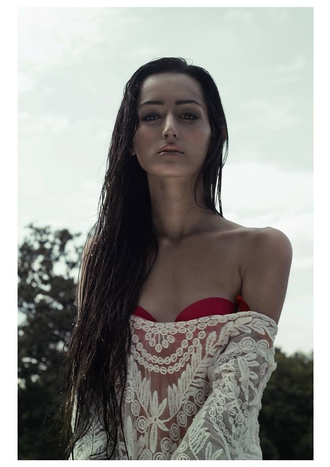 Female model photo shoot of Danika Heasman
