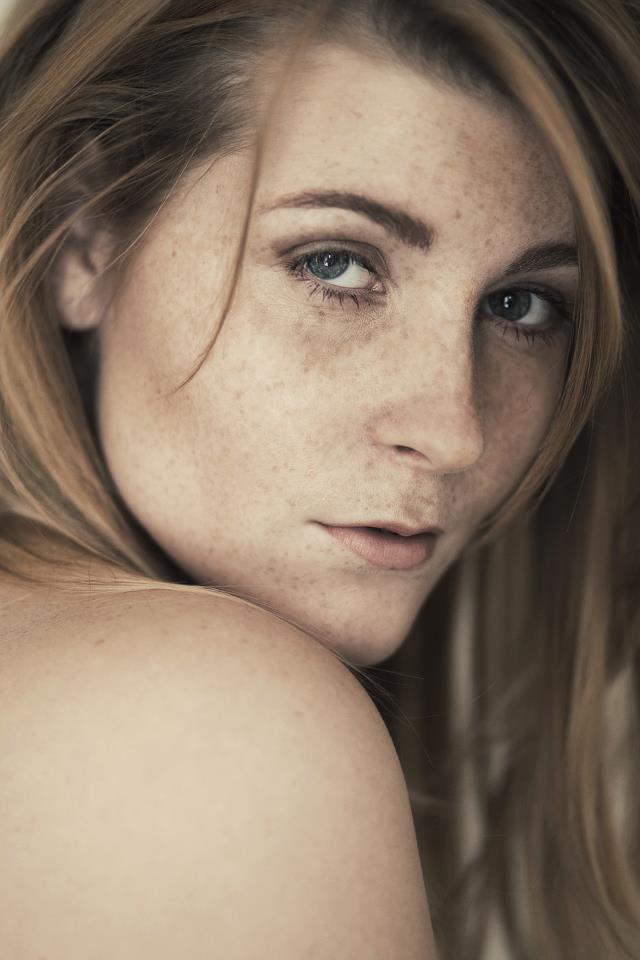 Female model photo shoot of Merle Holterman MUA