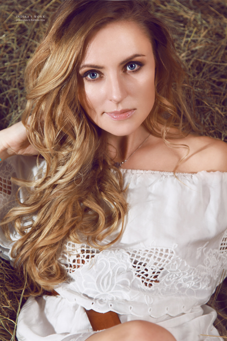 Female model photo shoot of Nataliya Zwetkova