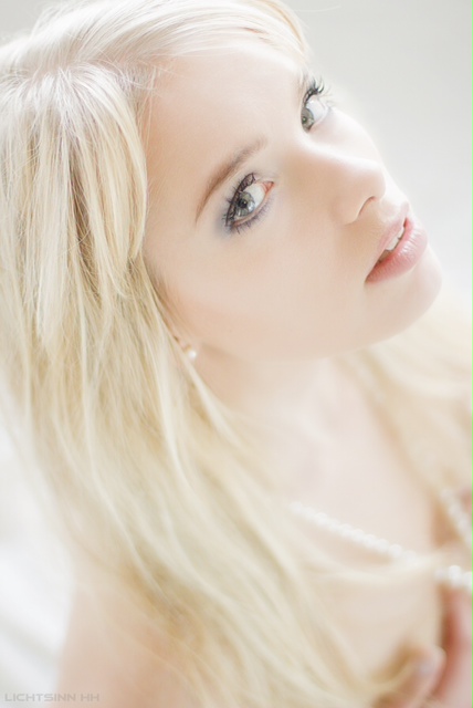 Female model photo shoot of Kirsten Groth