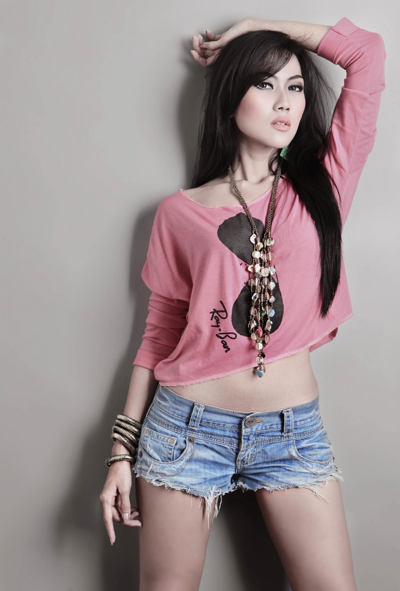 Female model photo shoot of Crystal Oceanie in Kemang , Jakarta. Indonesia