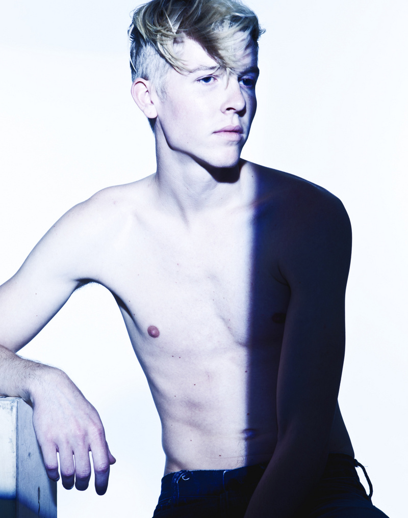 Male model photo shoot of Jonathan Davidx