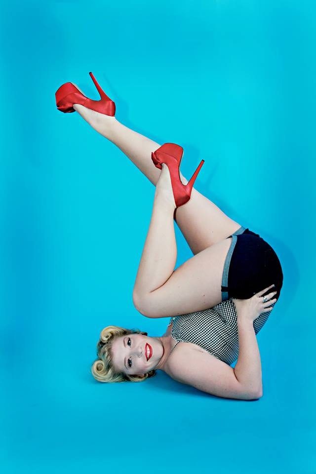 Female model photo shoot of Pinup Roxie Leigh