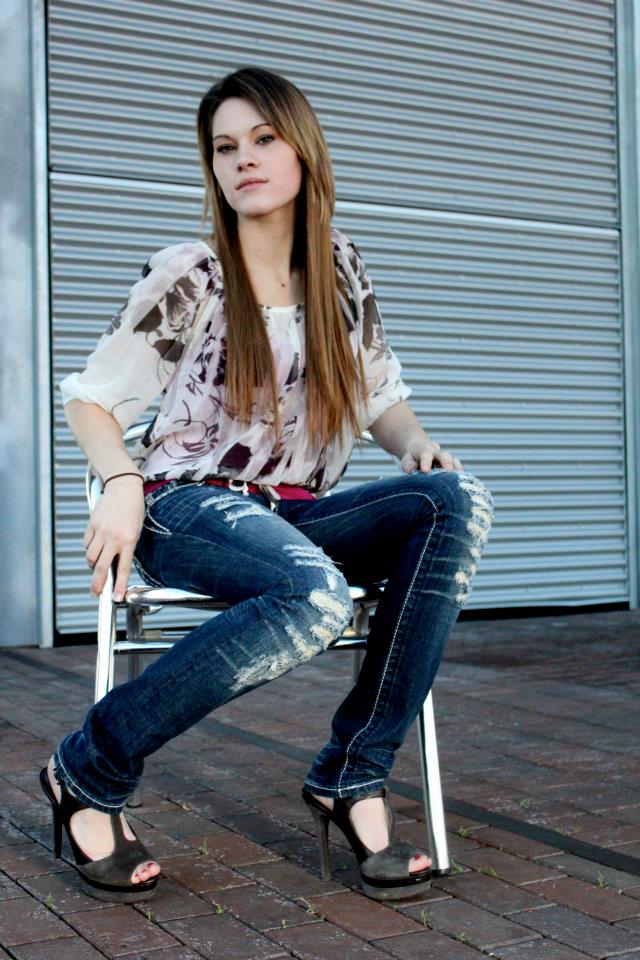 Female model photo shoot of Jesska Carlisle