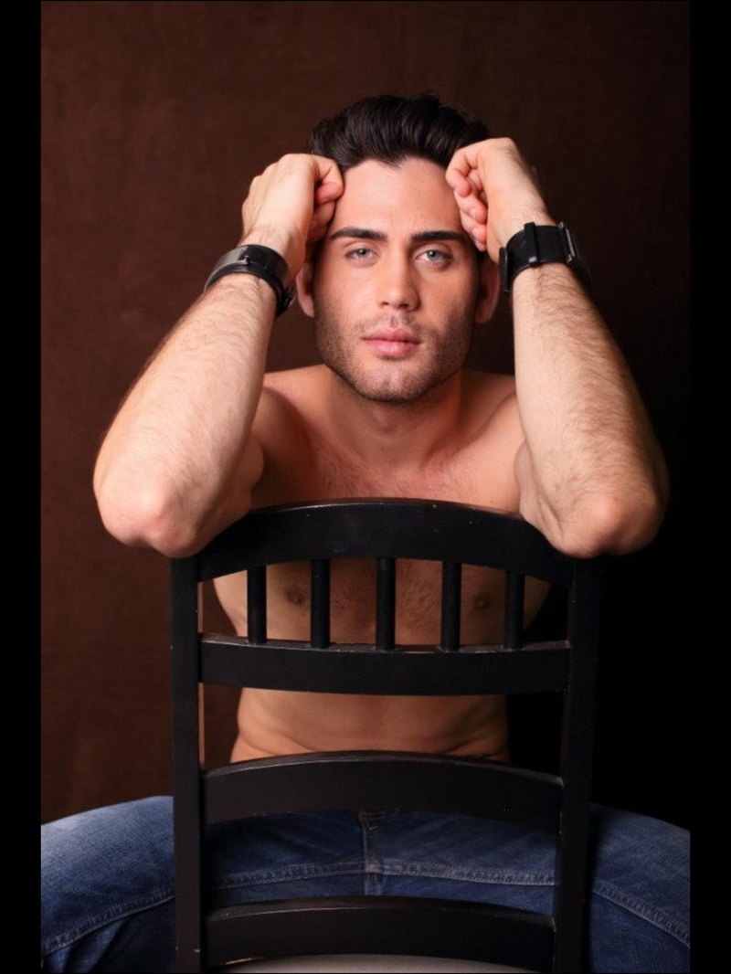 Male model photo shoot of Dariel Rizo