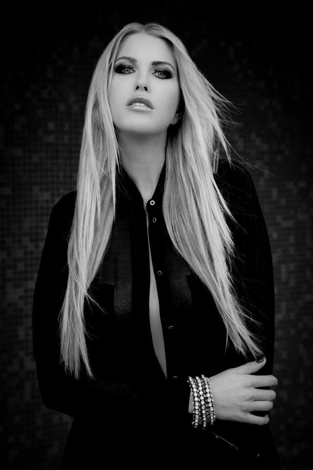 Female model photo shoot of Natalia Kapchuk