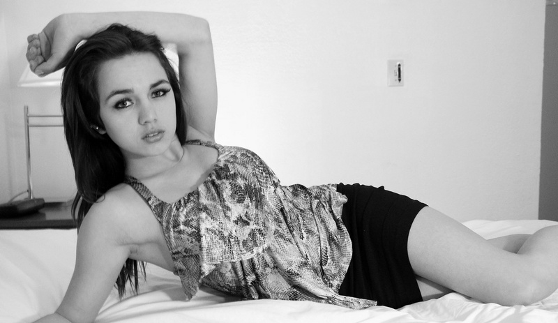 Female model photo shoot of Lynette Carolina95