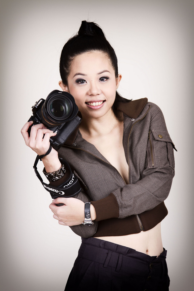 Female model photo shoot of Ary Jyee