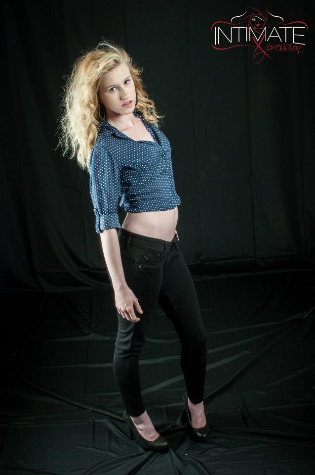Female model photo shoot of Dallas tharrington