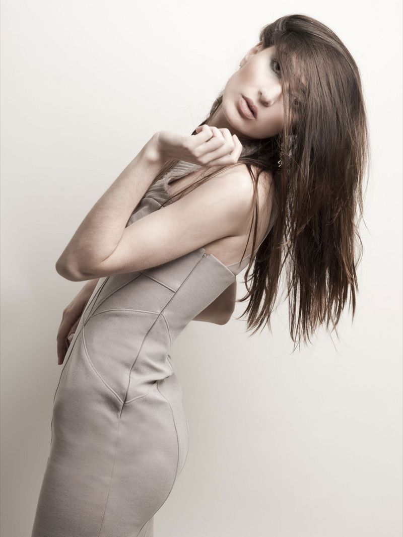 Female model photo shoot of Simone Pitchon
