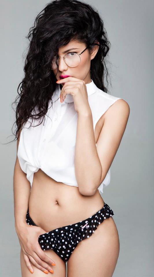 Female model photo shoot of Raquelmartinezmodel in MONTREAL