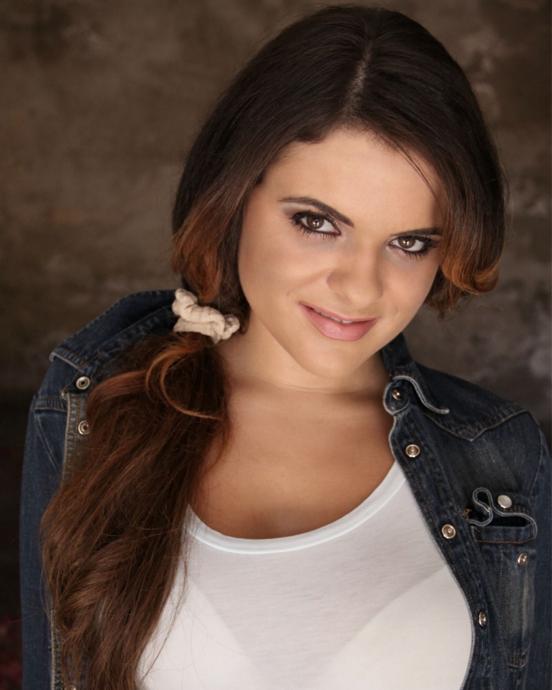 Female model photo shoot of Sofia Ruggio