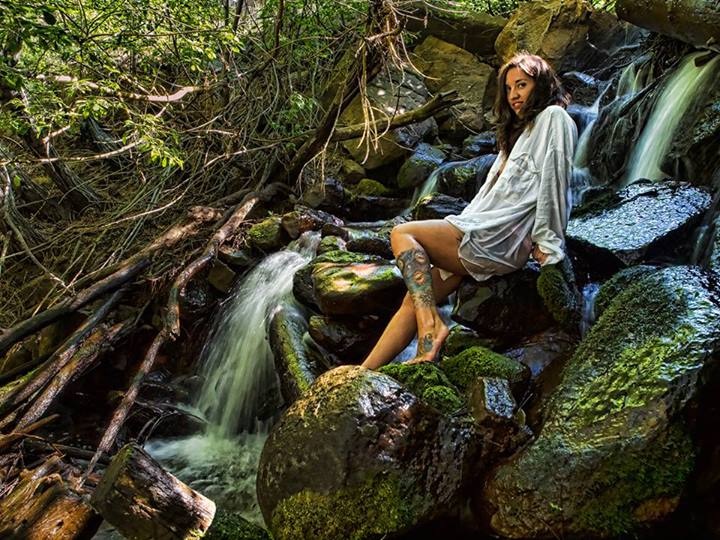 Female model photo shoot of  Daisy Cakes by Martin Gollery in Diamond peek creek