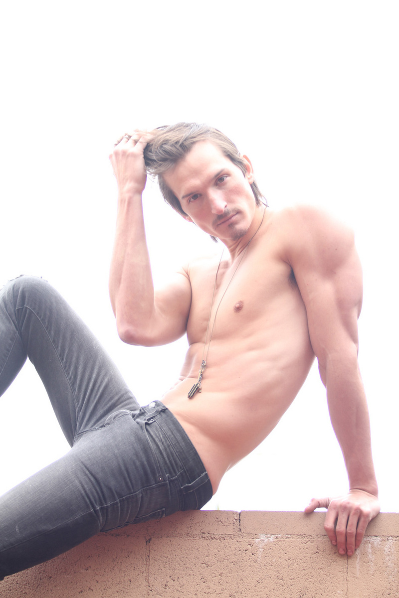 Male model photo shoot of Rennin  in los ángeles