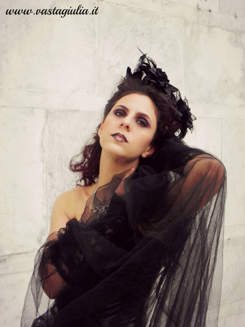 Female model photo shoot of Lady Raven Model in Rome