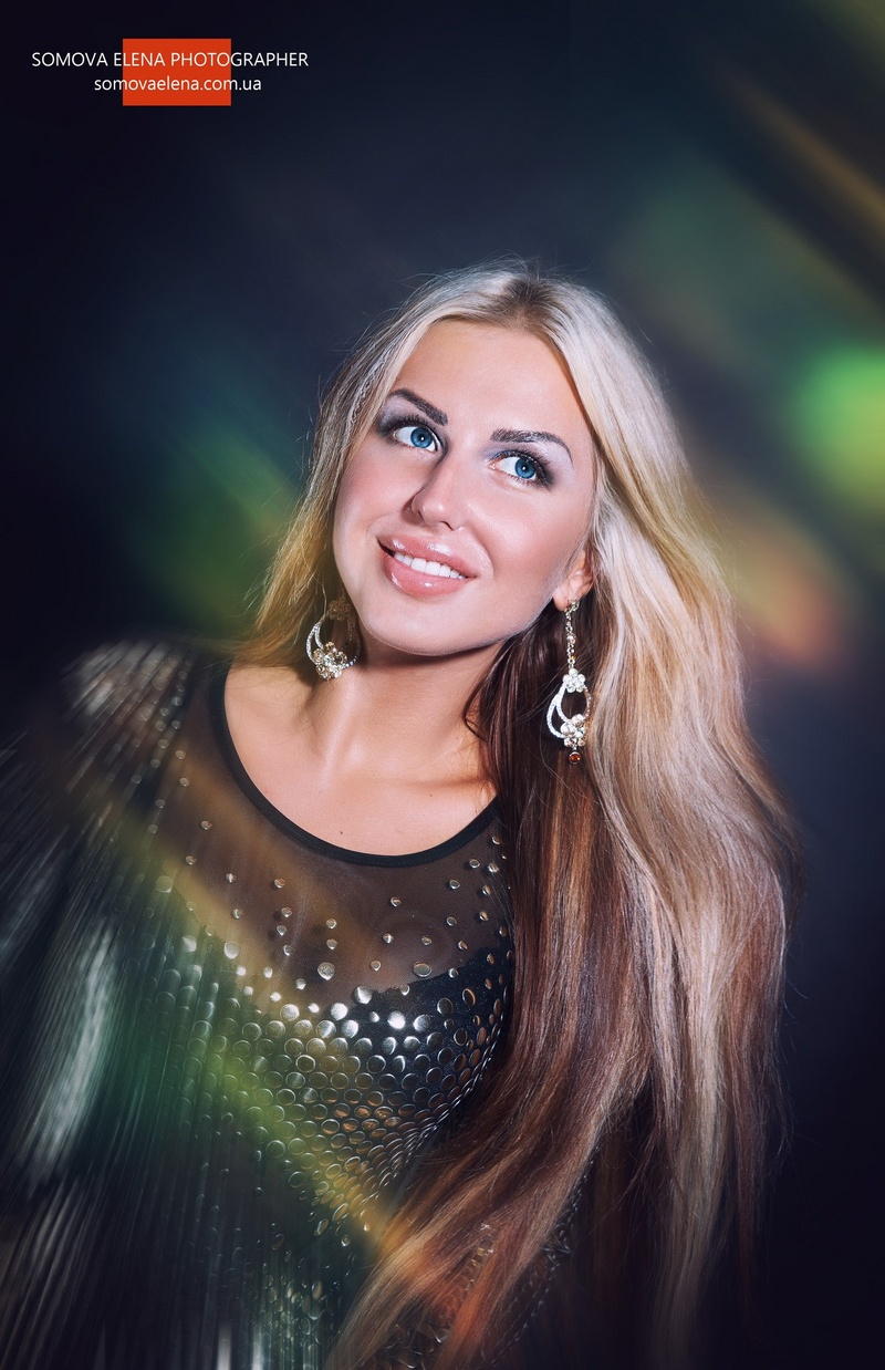 Female model photo shoot of Aleksa Kolomoichenko