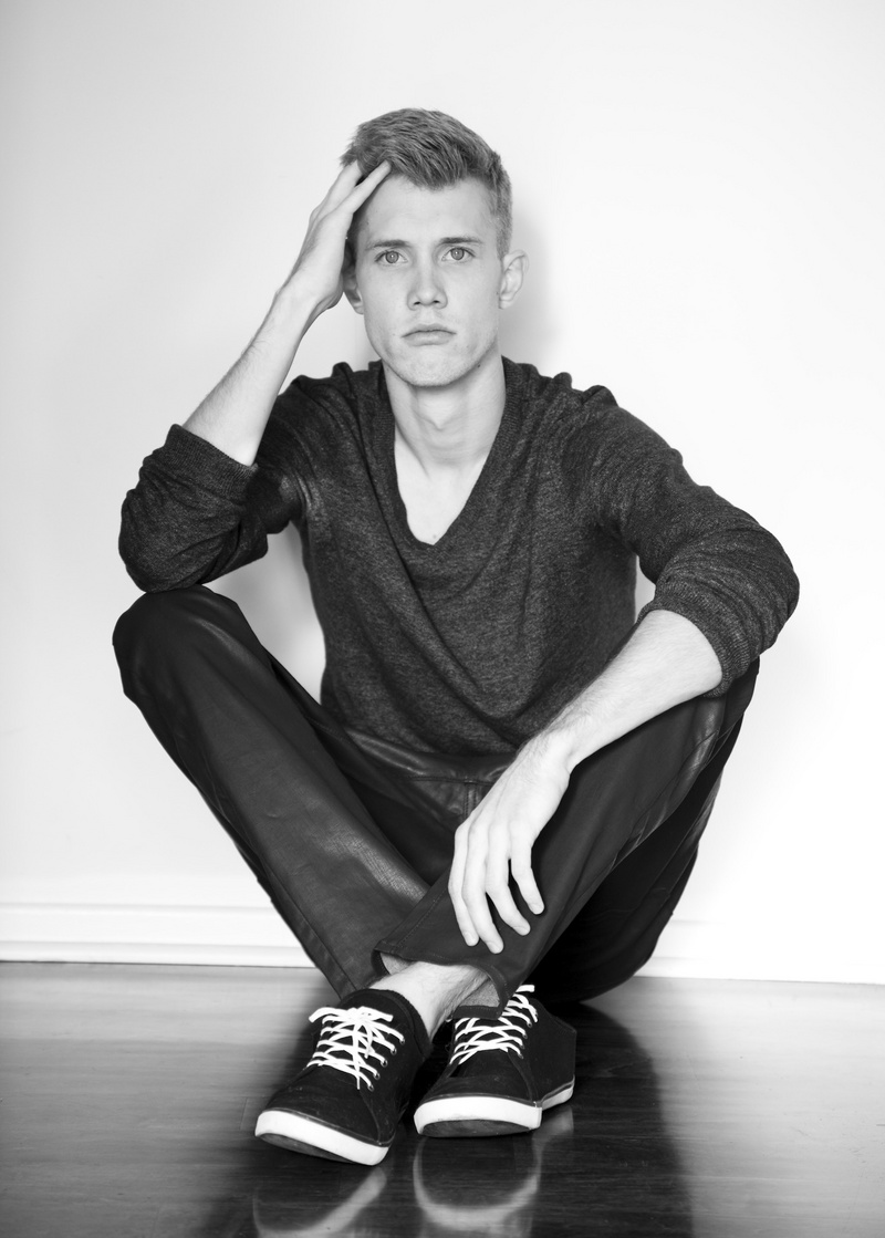 Male model photo shoot of Shawn Domianus
