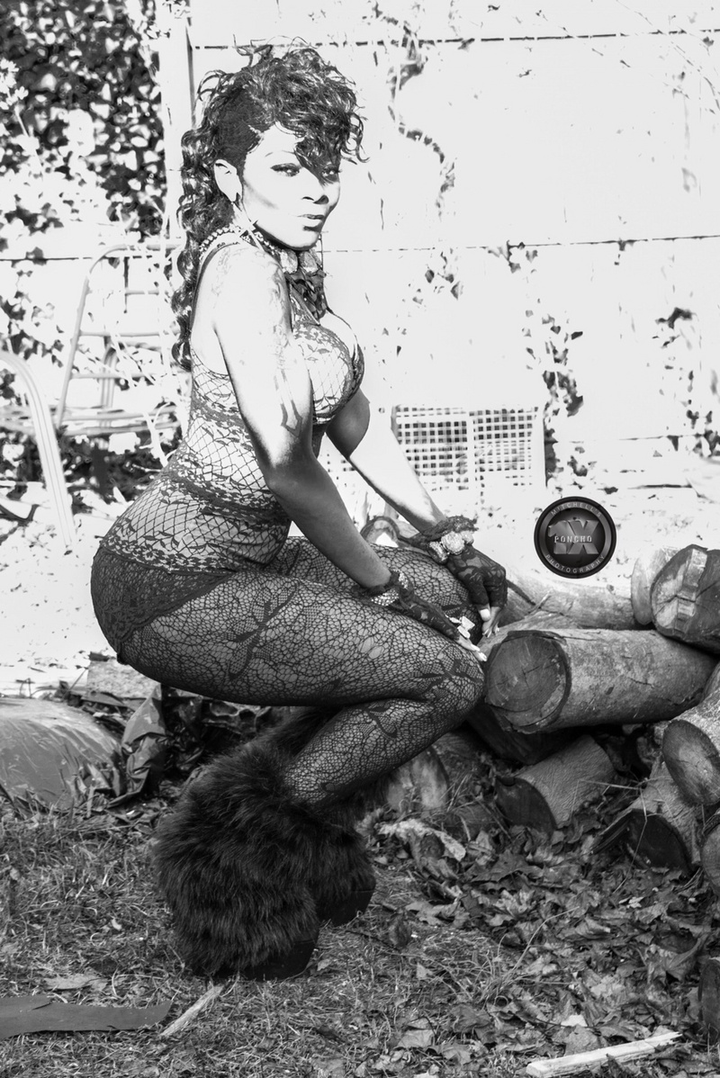 Female model photo shoot of Shakira Diva Adoir 
