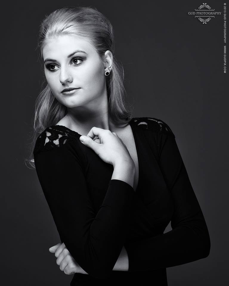 Female model photo shoot of Stephanie Sisk