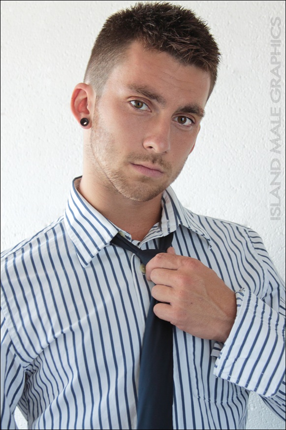 Male model photo shoot of Dan Link by IMGPhoto-HI