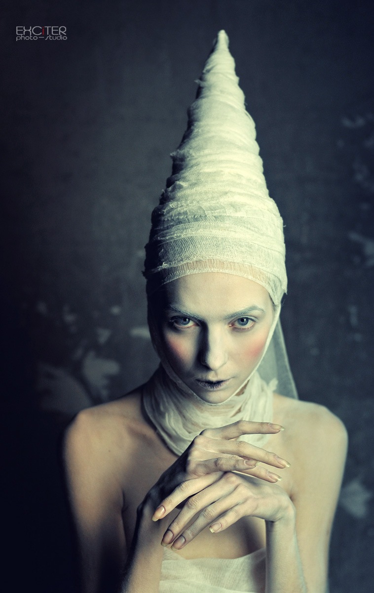 Female model photo shoot of Anna Abstraction by Alex BERKUN