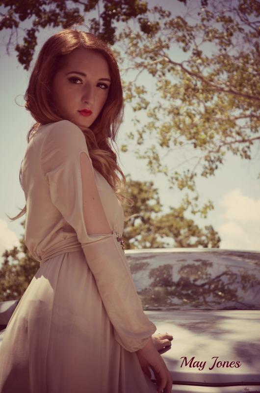 Female model photo shoot of Jennifer Snow