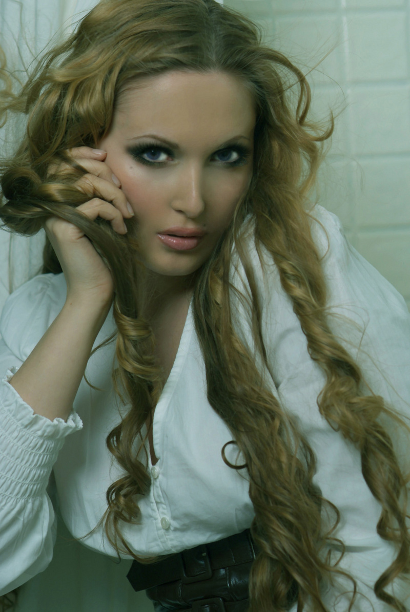 Female model photo shoot of AvazMUA