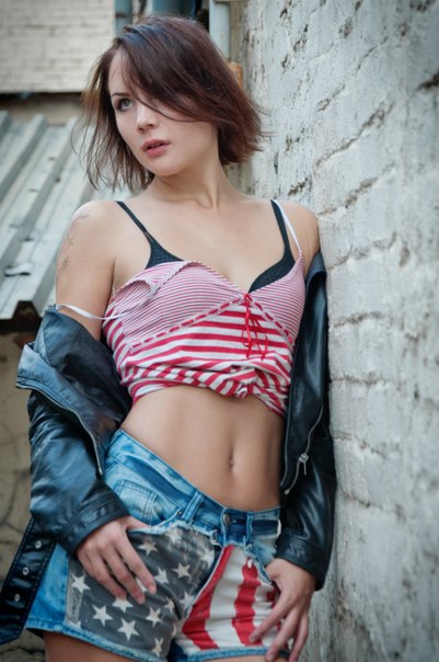 Female model photo shoot of Alice Kristen Ocean