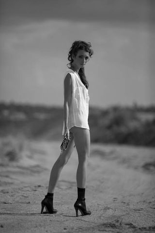 Female model photo shoot of Yana Altshuler