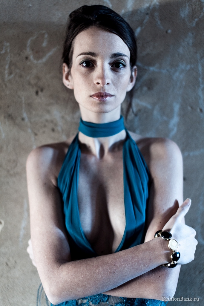 Female model photo shoot of Yana Altshuler